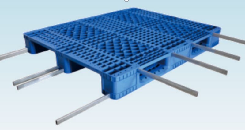 plastic pallet with steels