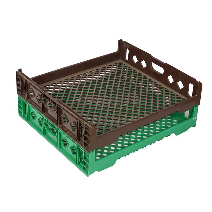 stacking bread trays